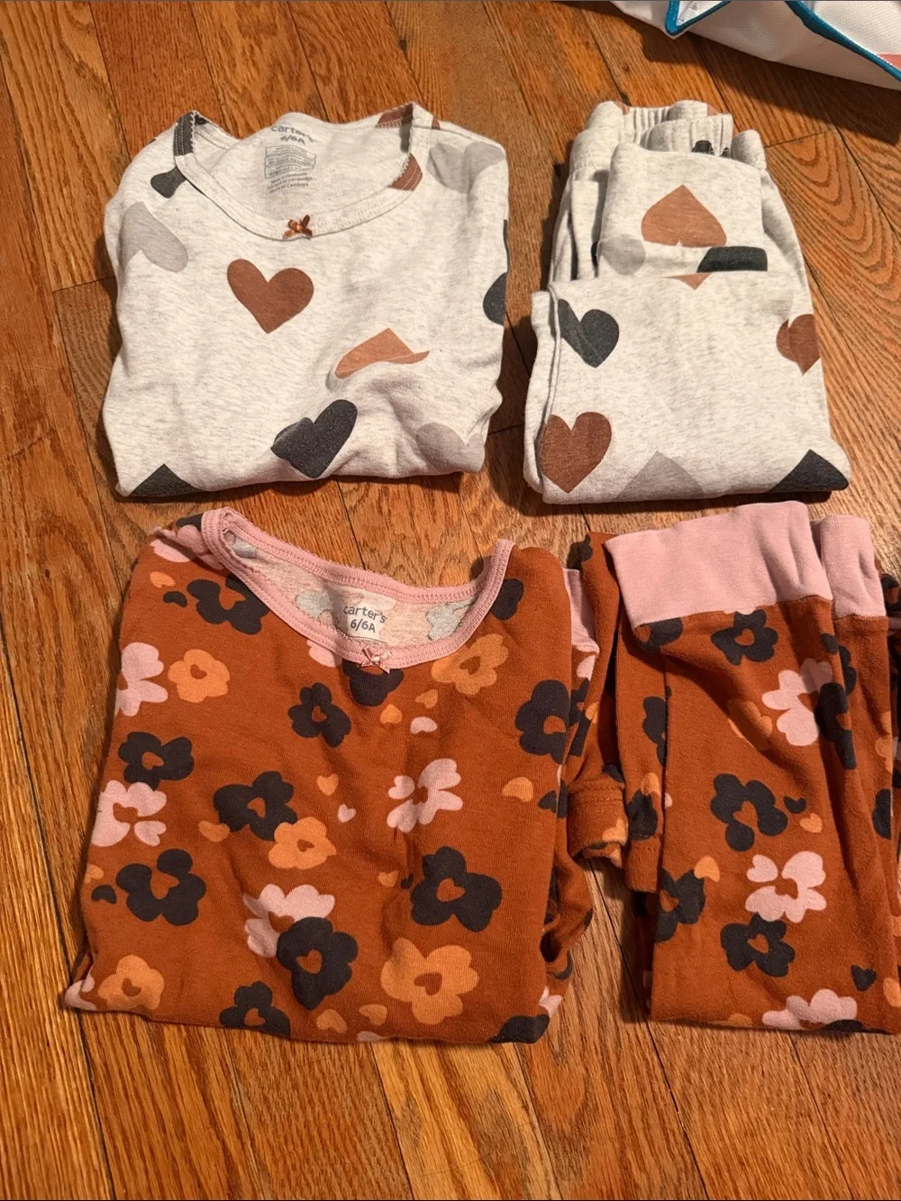 Little girls size 6 pajamas